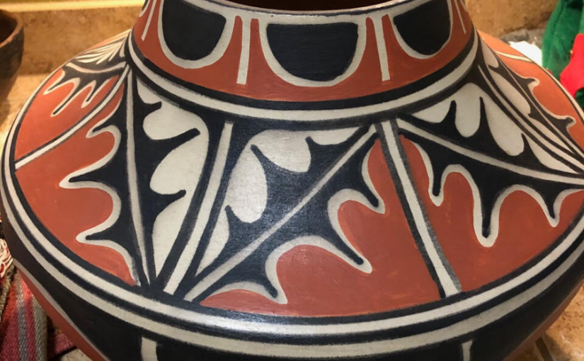 Large Santo Domingo Pot by Robert Tenorio